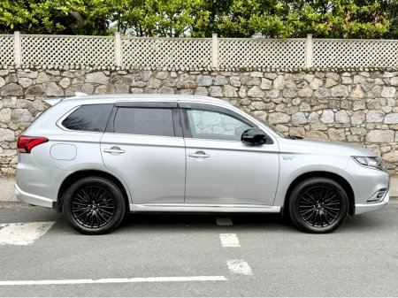 2019 Mitsubishi Outlander - thumbnail 3