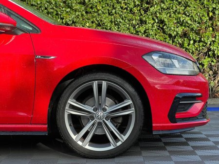 2018 Volkswagen Golf HIGHLINE R-LINE 1.0 TSI // 17" ALLOYS // APPLE CARPLAY/ANDROID AUTO // HEATED SEATS €18,900 thumbnail