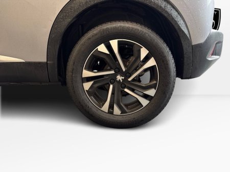 2023 Peugeot 2008 - thumbnail 5