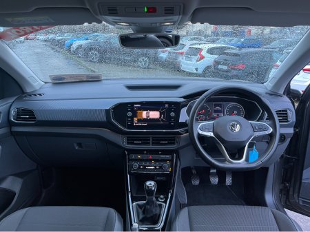 2020 Volkswagen T-Cross R-LINE 1.0 TSI PETROL MANUAL //SAT NAV//ADAPTIVE CRUISE CONTROL//REVERSE CAMERA// €18,950 thumbnail