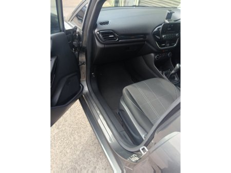 2019 Ford Fiesta - thumbnail 18