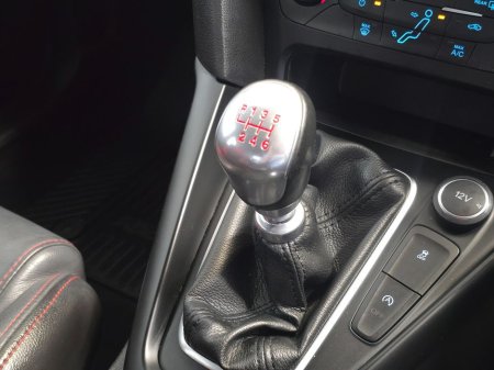 2016 Ford Focus - thumbnail 15