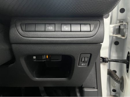 2018 Peugeot 2008 - thumbnail 18