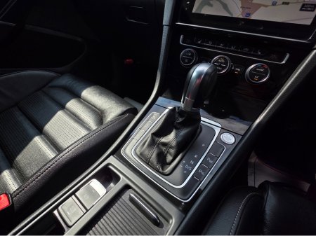 2020 Volkswagen Golf 1.4 FULL LEATHER SEATS ELECTRIC MEMORY SEATS  NAVI VIRTUAL CLOCKS ANDROID AUTO CARPLAY BLIND SPOT REAR TRAFFIC ASSIST ROAD SIGN RECOGNIZING  LANE ASSIST LOW TAX BAND €22,950 thumbnail