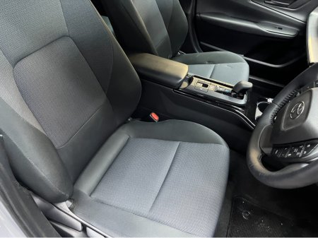 2025 Toyota Prius - thumbnail 9