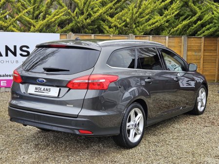 2017 Ford Focus - thumbnail 17