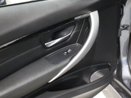 2018 BMW 3 Series - thumbnail 34