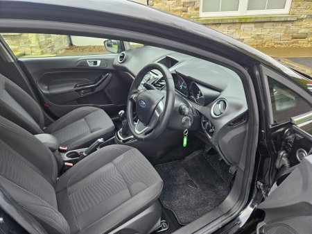2015 Ford Fiesta - thumbnail 9