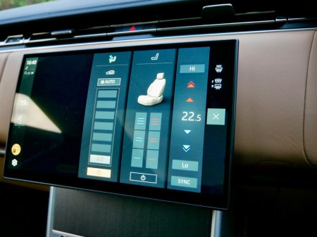 2024 Land Rover Range Rover SWB 3.0 I6 PHEV SE €128,950 thumbnail