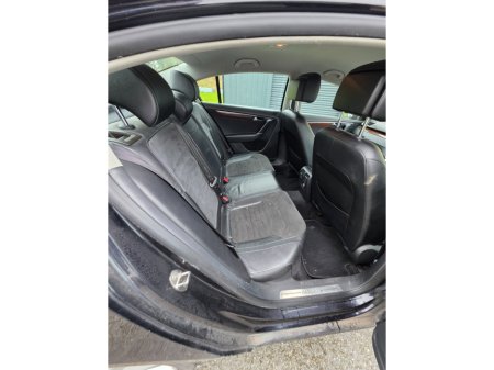 2011 Volkswagen Passat - thumbnail 9