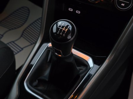 2021 Volkswagen T-Roc 2.0 TDI 115bhp Design €24,950 thumbnail