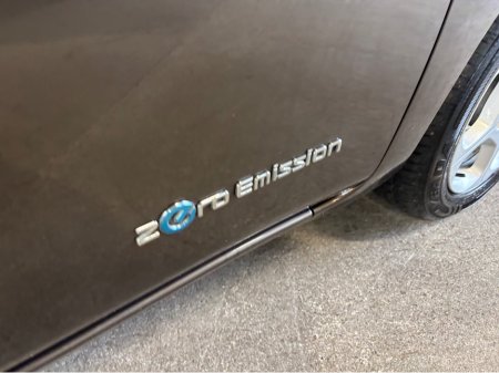 2017 Nissan Leaf - thumbnail 15