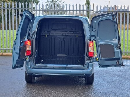 2026 Opel Combo SPORTIVE L1H1 1.5TD 100BHP **TOP SPEC** thumbnail