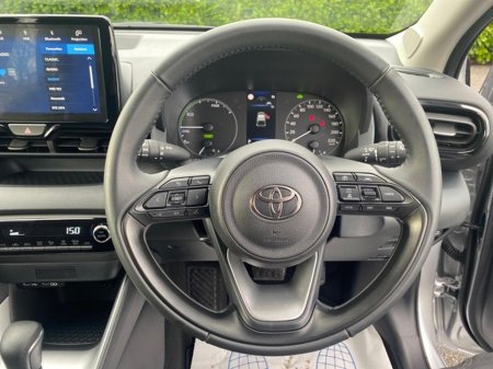 2025 Toyota Yaris - thumbnail 13