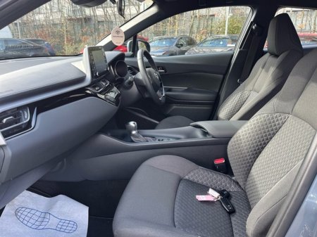 2023 Toyota C-HR - thumbnail 6