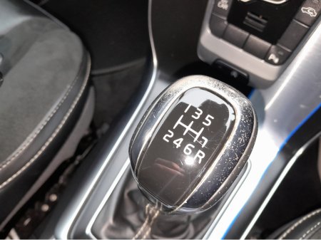 2016 Volvo V40 D2 R-DESIGN ED 5DR thumbnail