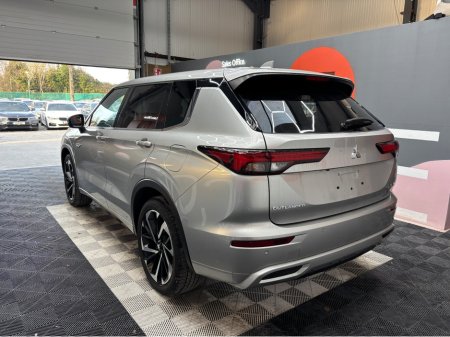 2024 Mitsubishi Outlander - thumbnail 4