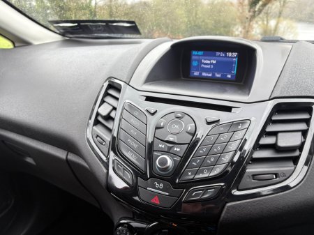 2016 Ford Fiesta - thumbnail 9