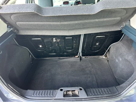 2011 Ford Fiesta - thumbnail 3