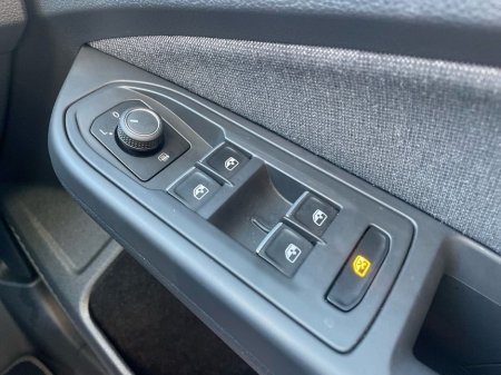 2024 Volkswagen Golf 2.0 TDI 115HP Life €28,975 thumbnail