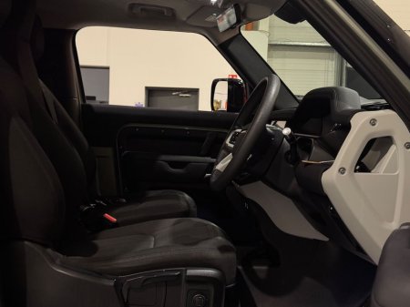 2021 Land Rover Defender Hard TOP D Mhev Auto #70 €59,950 thumbnail