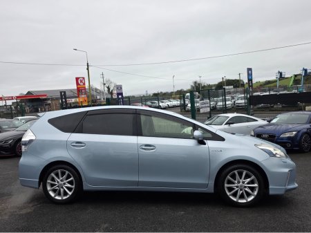 2013 Toyota Prius Alpha - thumbnail 4