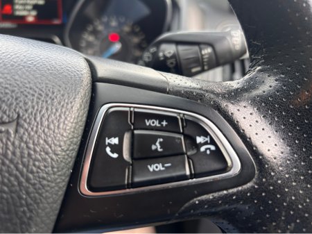 2018 Ford Focus - thumbnail 15