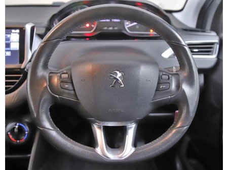 2015 Peugeot 208 - thumbnail 17