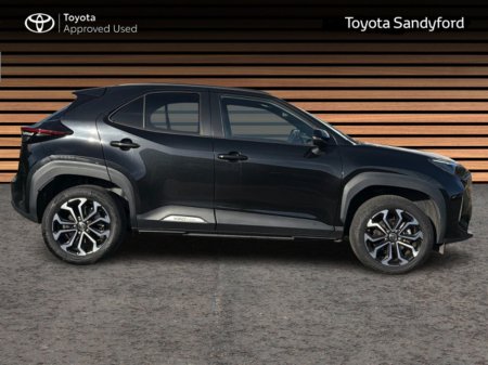 2024 Toyota Yaris Cross LUNA SPORT PLUS SIDE STEPS// REAR CAMERA // SIDE STEPS // SMART ENTRY/SMART START // APPLE CARPLAY/ANDROID AUTO // FULL WARRANTY €31,945