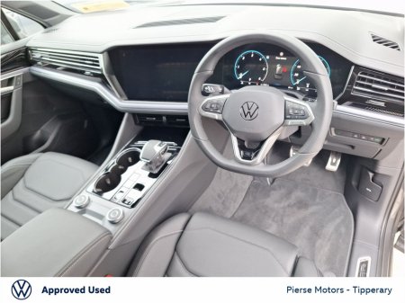 2025 Volkswagen Touareg 3.0TDI 231HP R LINE 4M DSG €79,950