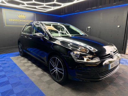 2014 Volkswagen Golf - view 2