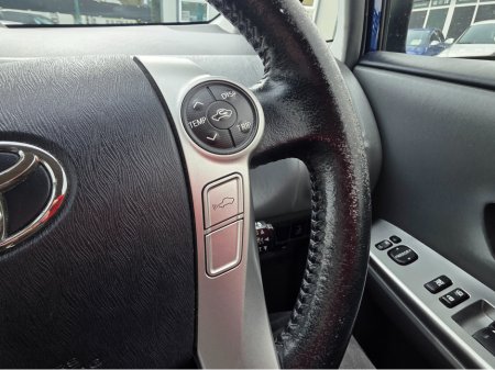 2013 Toyota Prius Alpha - thumbnail 20