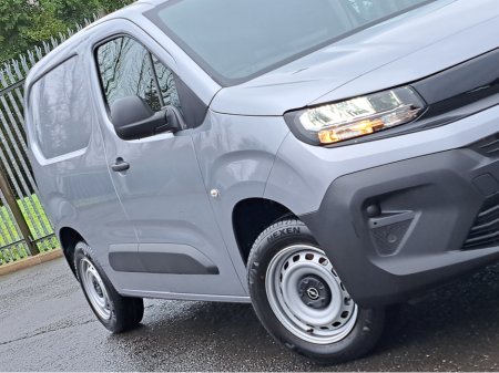 2026 Opel Combo KOMFORT  L1H1 1.5TD 100BHP  **LED HEADLIGTS** €21,098 thumbnail