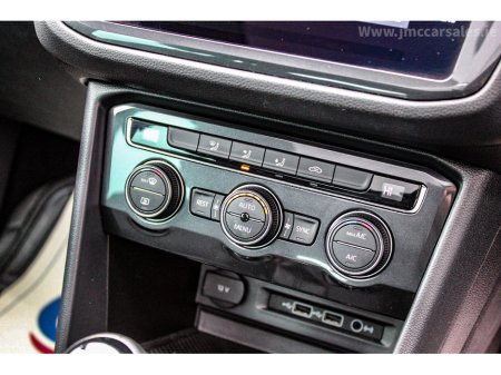 2018 Volkswagen Tiguan - thumbnail 19