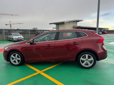 2013 Volvo V40 1.6 D2 DRIVE S/S SE €8,950 thumbnail