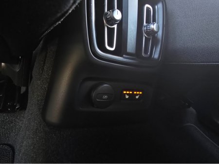 2023 Volvo XC40 - thumbnail 14