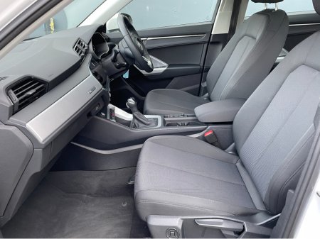 2024 Audi Q3 35 TDI 150HP S-TRONIC SE AUTO €41,995 thumbnail