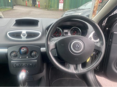 2011 Renault Clio - thumbnail 11