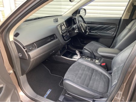 2016 Mitsubishi Outlander - thumbnail 13