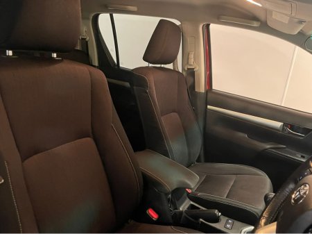 2018 Toyota Hilux DOUBLE CAB SR5 4DR DREW €29,950 thumbnail