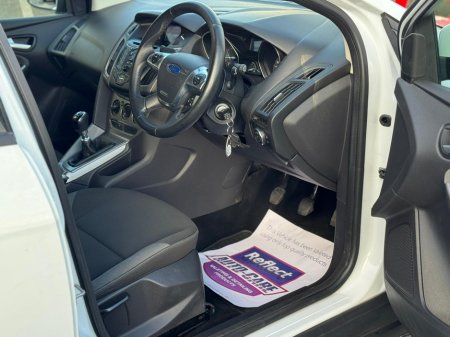 2012 Ford Focus - thumbnail 11