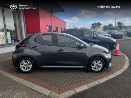 2025 Toyota Yaris - thumbnail 3