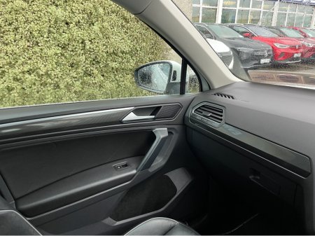 2020 Volkswagen Tiguan R-LINE AUTOMATIC 150HP 1.5 TSI //MASSIVE SPEC//FULL LEATHER//PANORAMIC GLASS ROOF//SAT NAV// €34,950 thumbnail