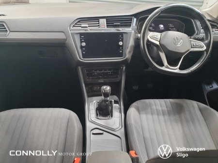 2023 Volkswagen Tiguan Allspace LIFE 2.0TDI 122HP €35,945 thumbnail