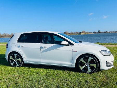 2017 Volkswagen Golf - view 3