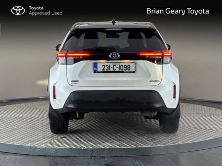 2023 Toyota Yaris Cross LUNA SPORT €27,950 thumbnail