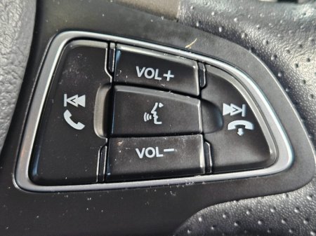 2018 Ford Focus - thumbnail 9