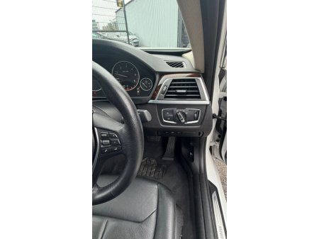 2017 BMW 3 Series - thumbnail 14