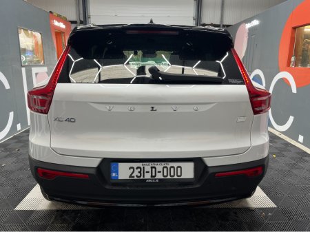 2023 Volvo XC40 - thumbnail 3