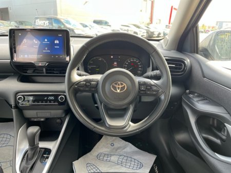 2025 Toyota Yaris Yaris Hybrid 115 Luna €28,250 thumbnail